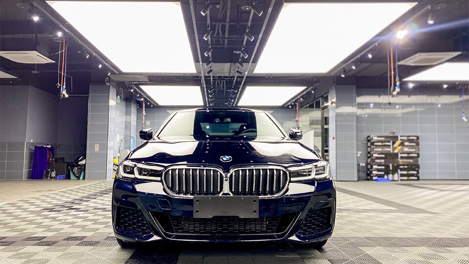 寶馬5系汽車貼膜施工威固V10X車衣