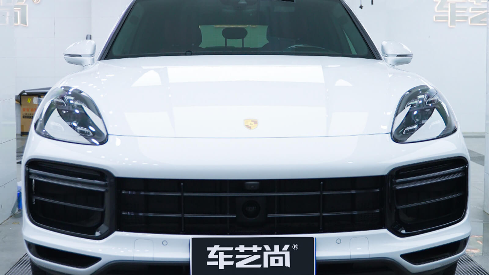保時(shí)捷卡宴白色上海裝貼威固隱形車衣V100X施工案例