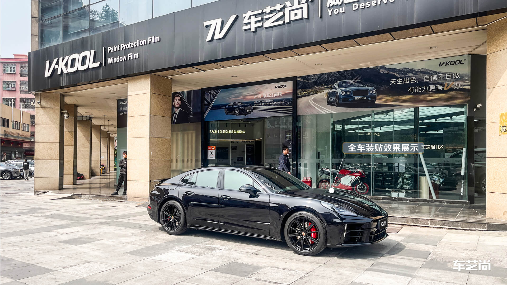 保時(shí)捷帕拉梅拉汽車貼膜：施工威固V10隱形車衣案例
