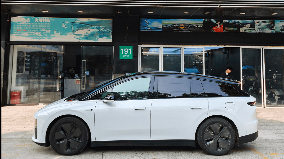上海莘莊店｜白色理想 i6 裝貼威固 V10 隱形車衣，守護純白優(yōu)雅，十年如新
