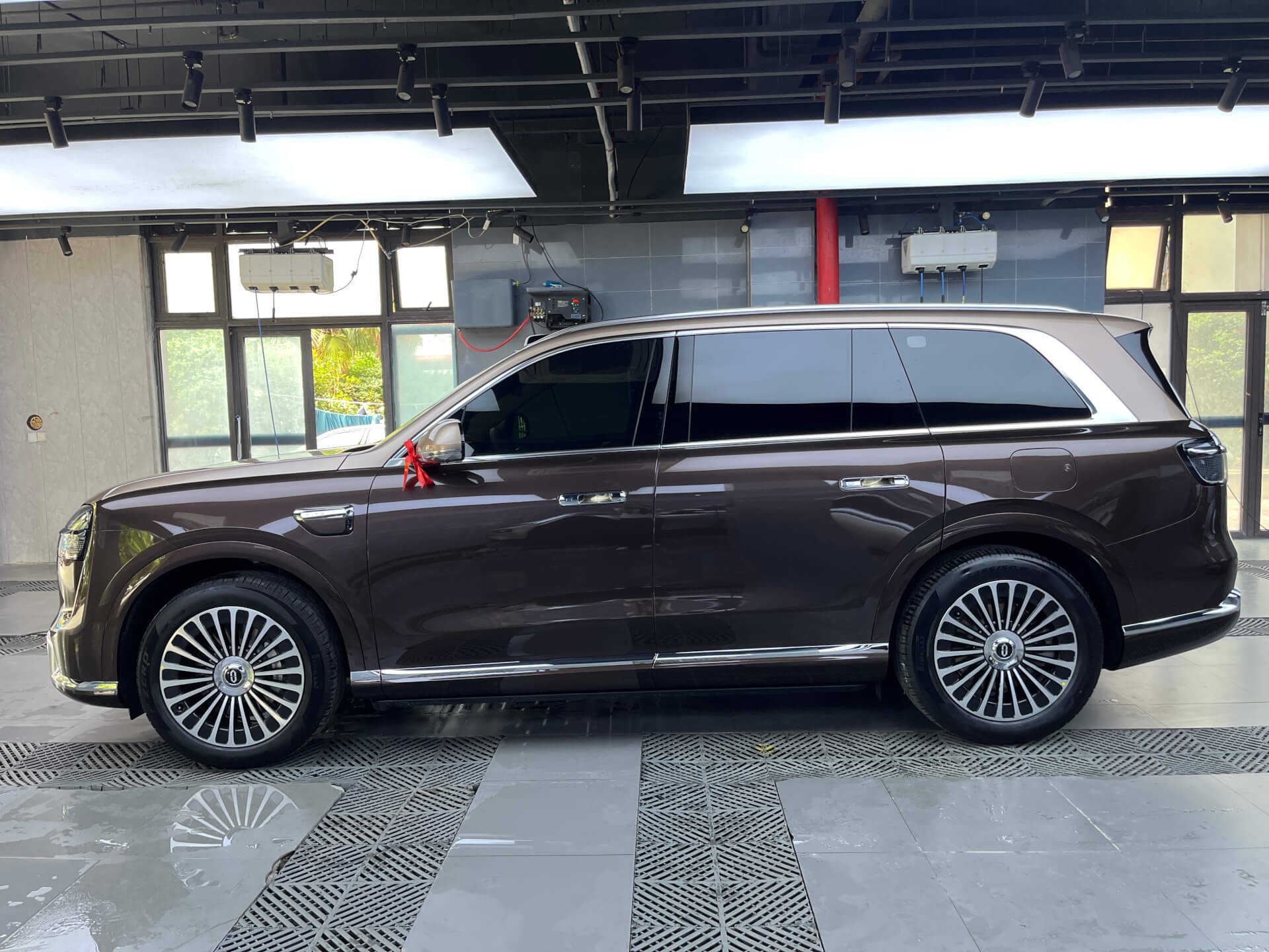 棕韻智選｜南京車藝尚為問界M9匠心施工威固KC73+KC20+VE20陶瓷隔熱膜