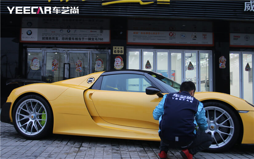 技師仔細檢查