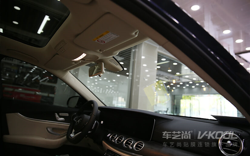 從車內(nèi)往外看，視野非常清晰