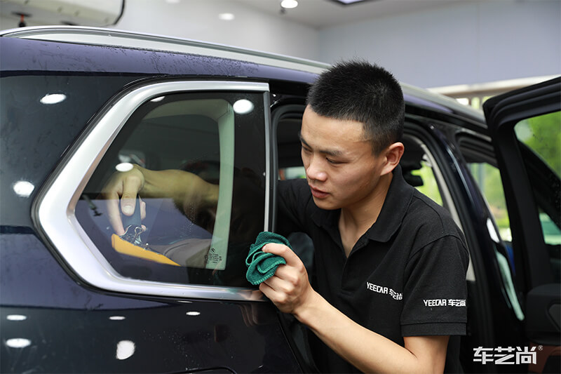 寶馬全車隔熱專業(yè)貼膜