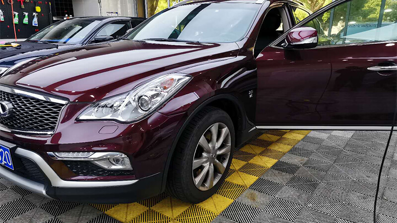 英菲尼迪QX50車主貼的什么膜，還有這種功能？？