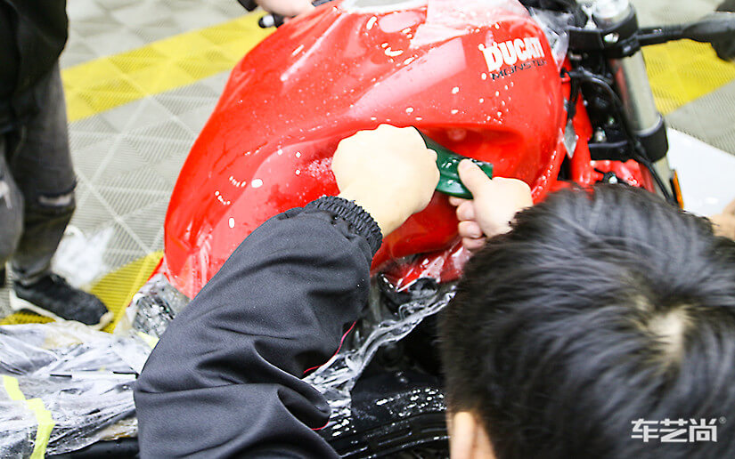 摩托車貼隱形車衣貴嗎？