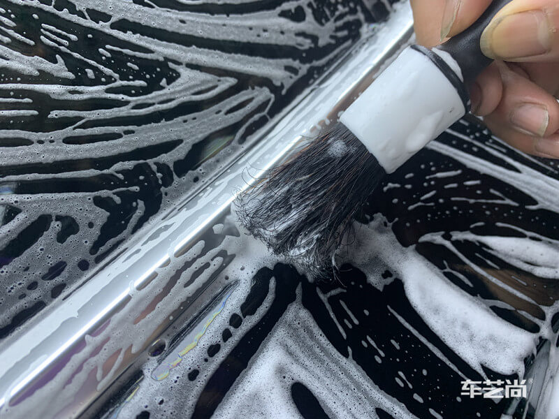 汽車貼膜錢如何清潔？