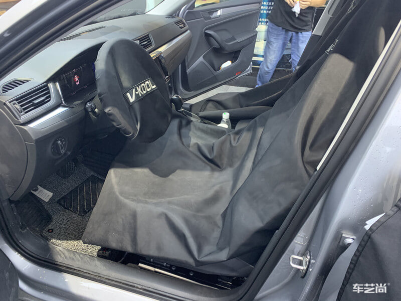 汽車貼玻璃膜時車輛會進(jìn)水嗎？