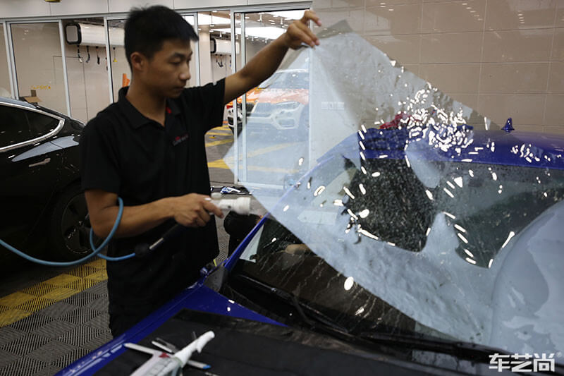 汽車貼膜施工過(guò)程（圖五）