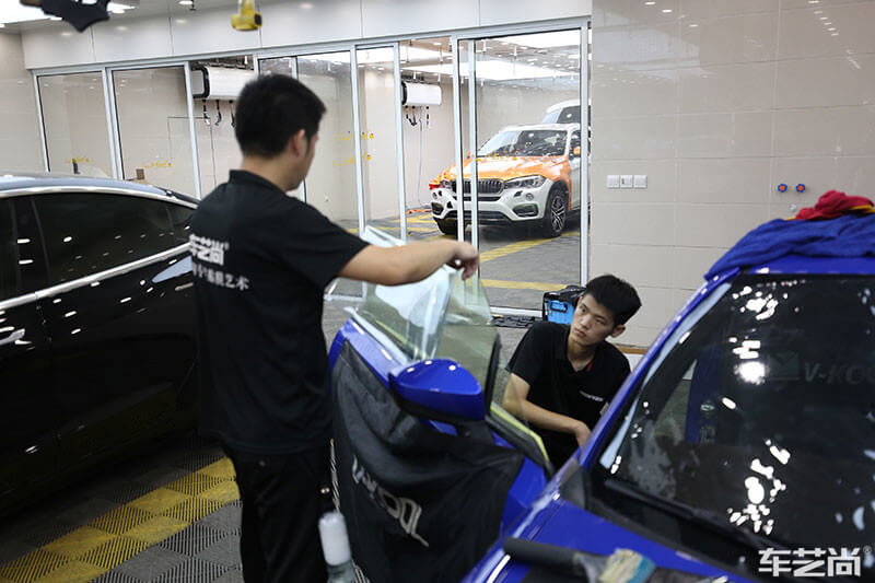 汽車貼膜施工過(guò)程（圖十一）