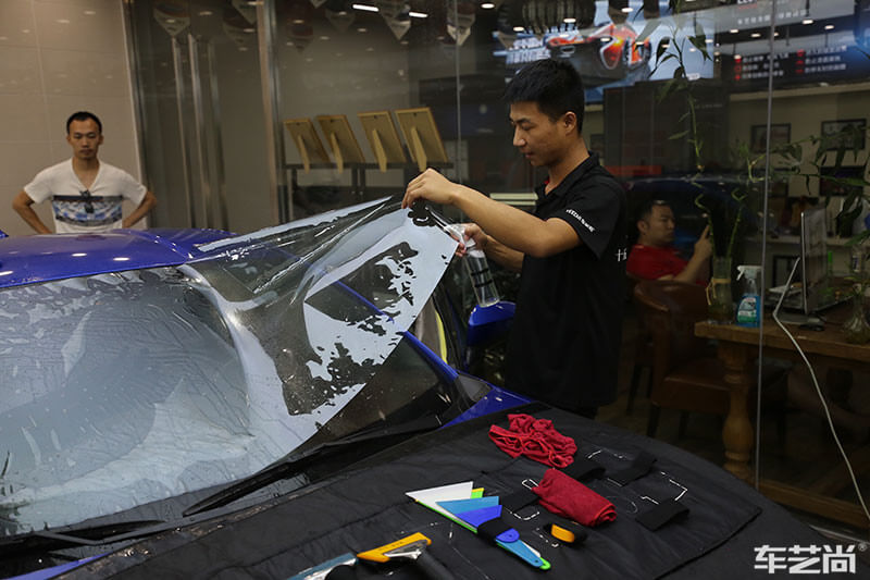汽車貼膜施工過(guò)程（圖七）