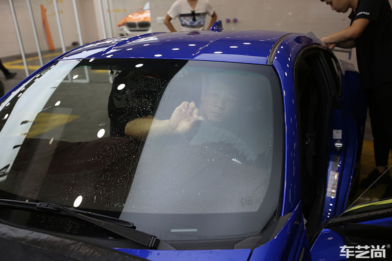 汽車貼膜施工過(guò)程（圖十）