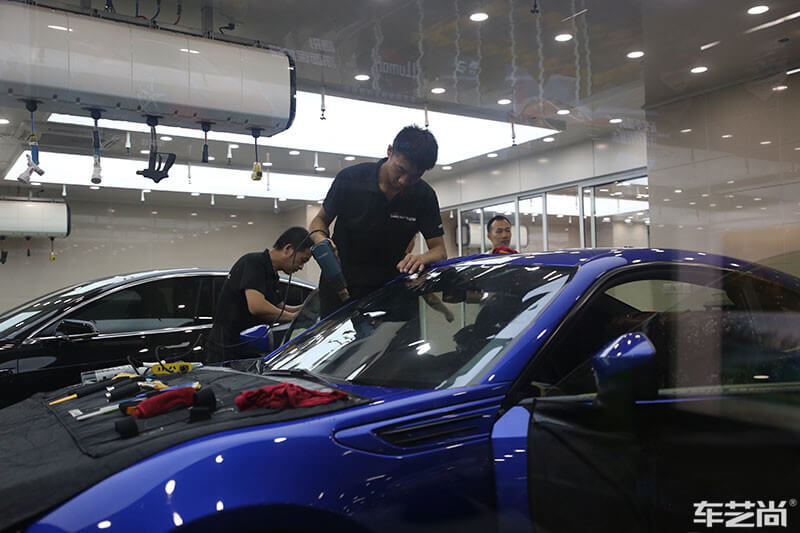 汽車貼膜施工過(guò)程（圖八）
