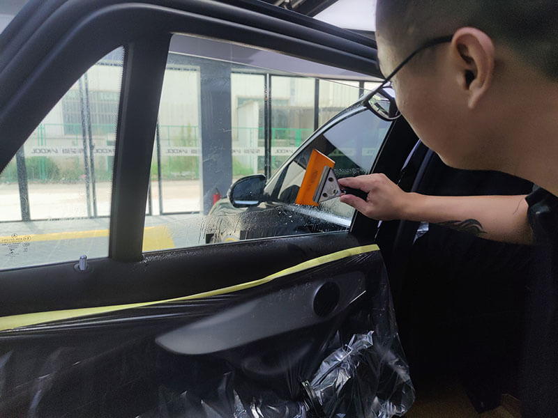 冬天能貼汽車玻璃膜嗎？