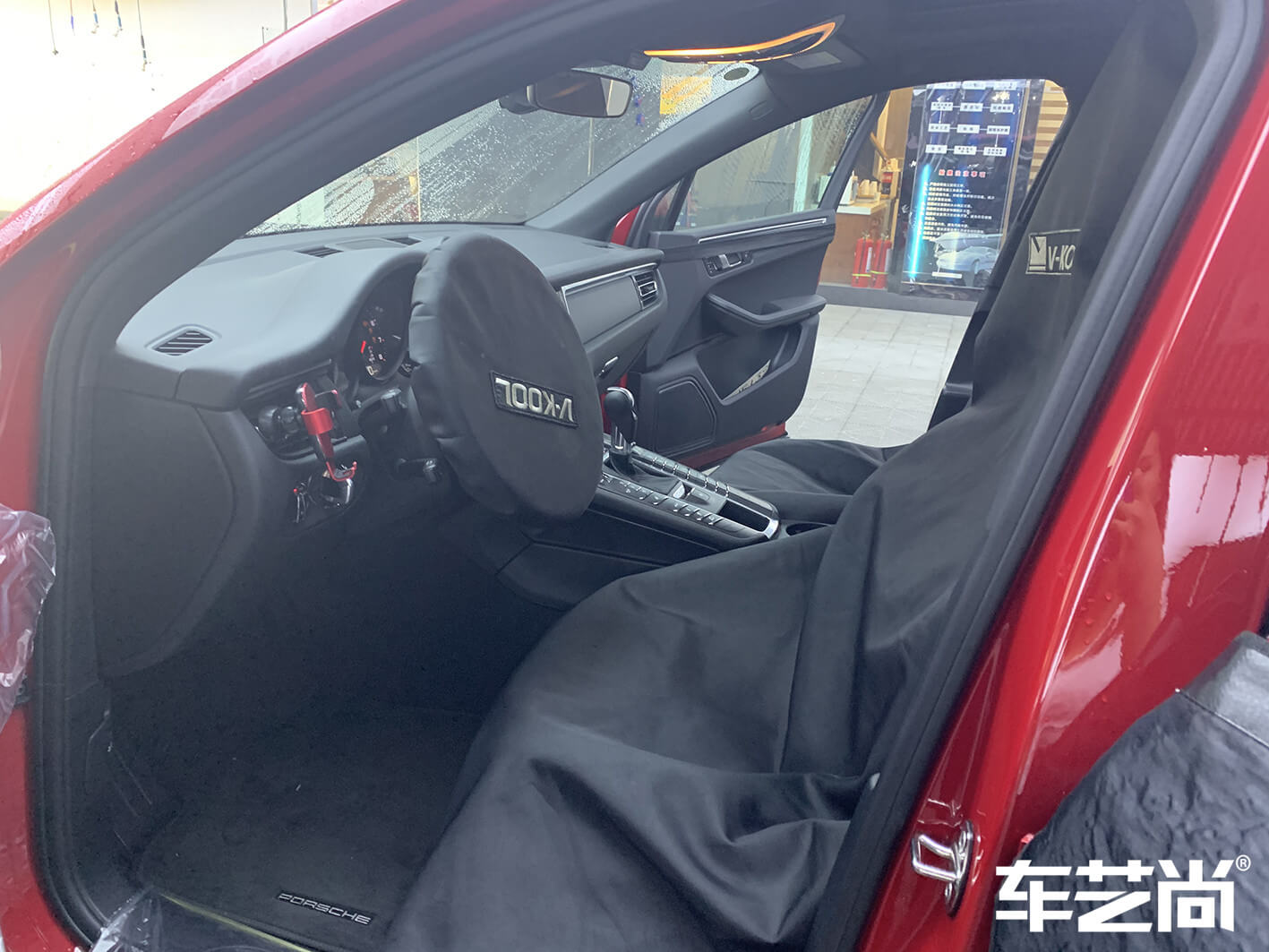 保時(shí)捷卡宴裝貼威固V70+V40，施工流程展示（圖三）