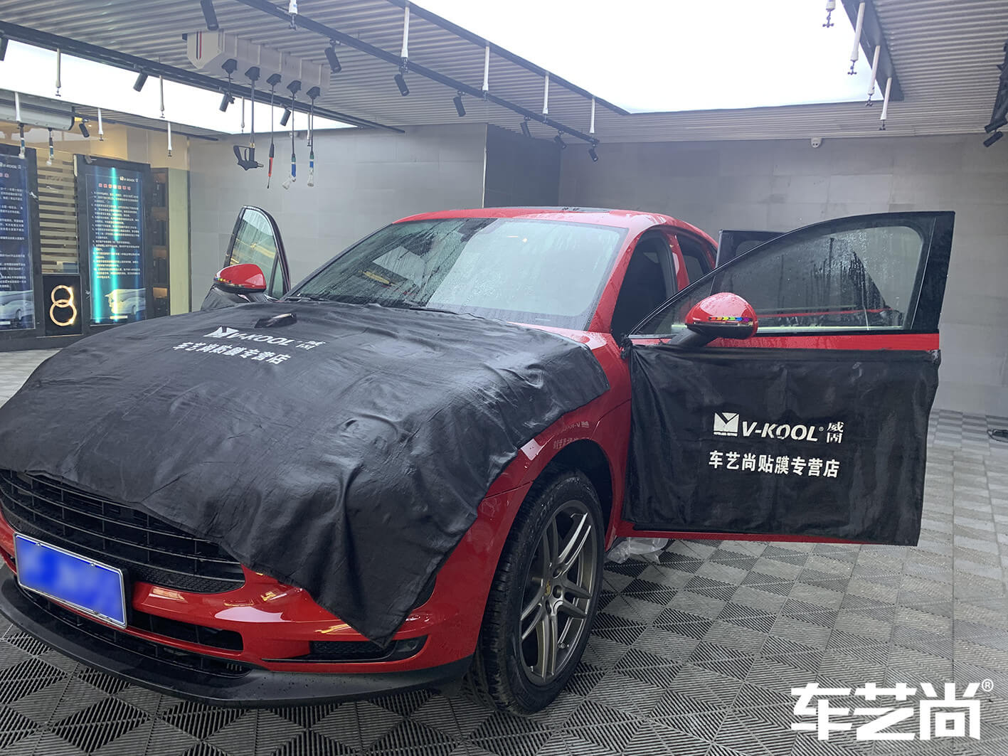 保時(shí)捷卡宴裝貼威固V70+V40，施工流程展示（圖二）