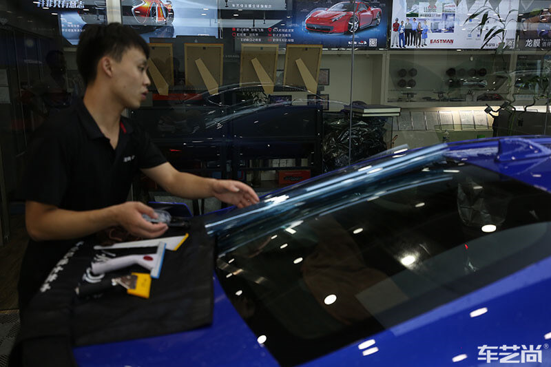 汽車貼膜施工過(guò)程（圖四）