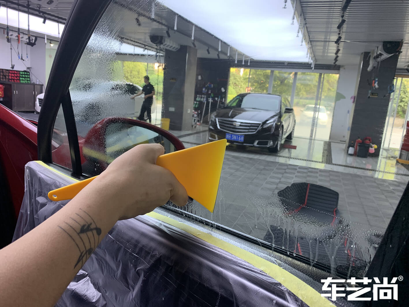 保時(shí)捷卡宴裝貼威固V70+V40，施工流程展示（圖十二）
