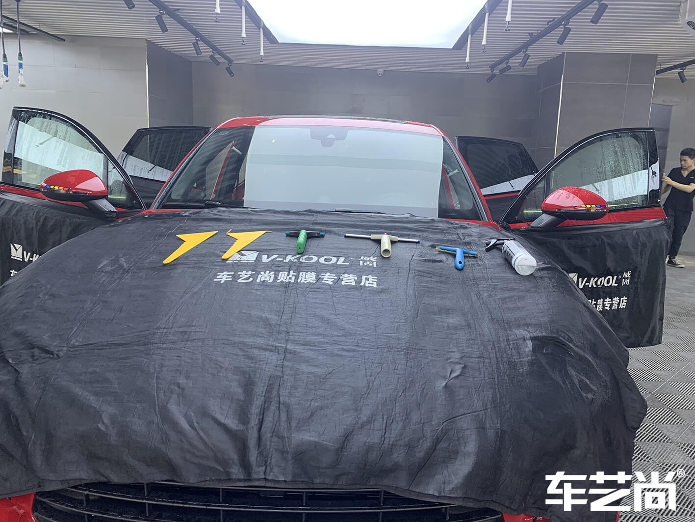 保時(shí)捷卡宴裝貼威固V70+V40，施工流程展示（圖四）