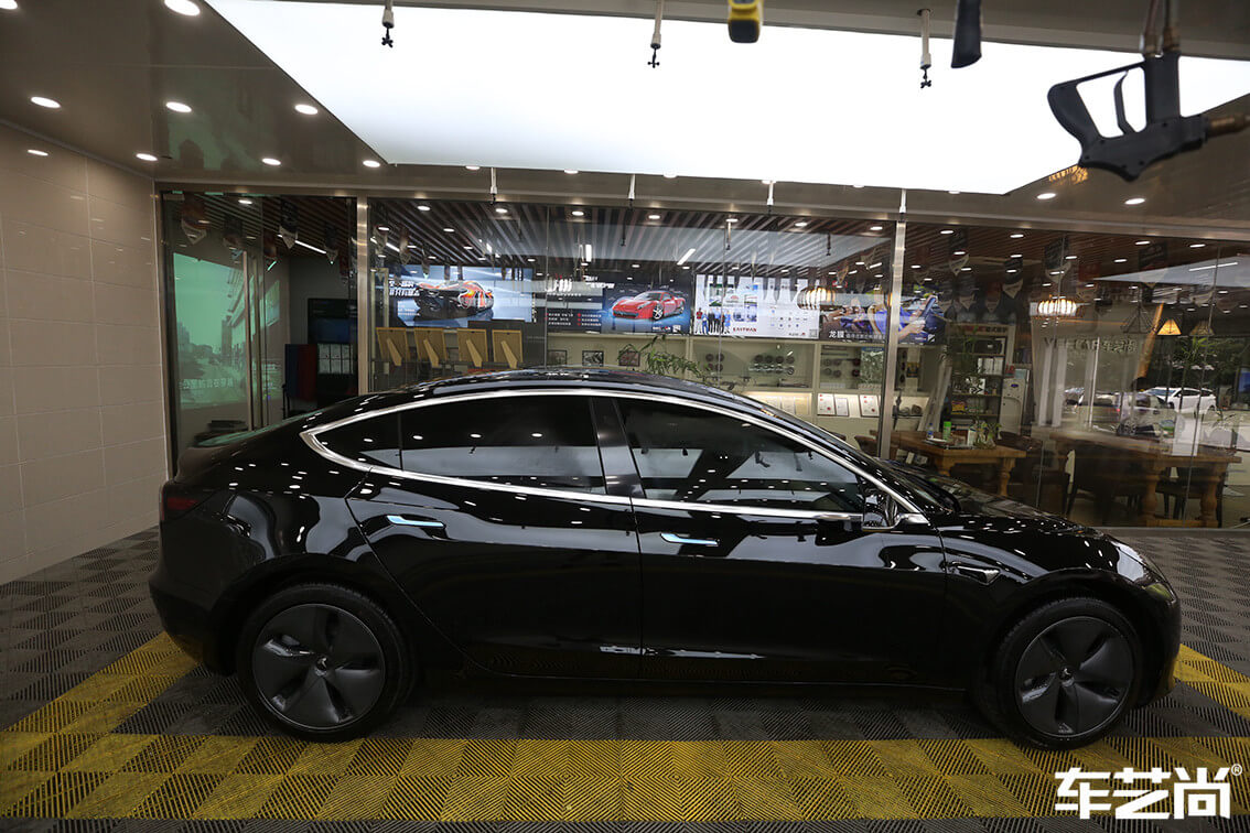 特斯拉Model 3施工威固隔熱膜施工流程細(xì)節(jié)圖展示圖（17）