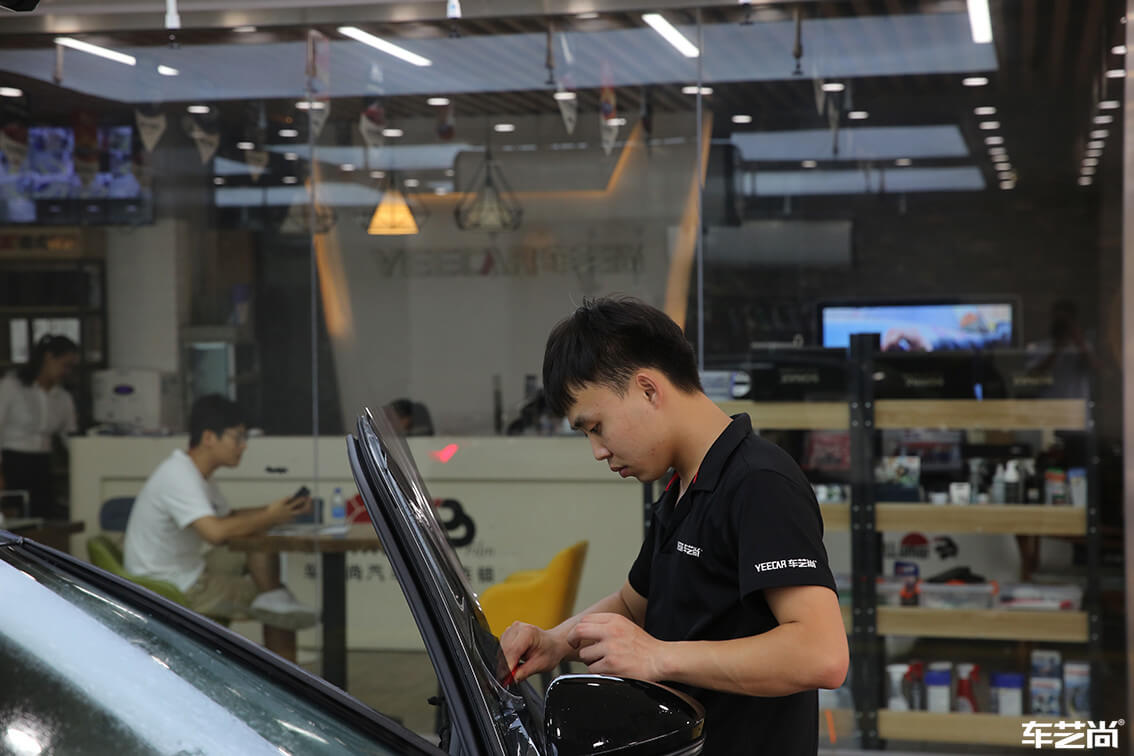 奧迪 A6L裝貼威固隱形車衣，施工流程展示（3）