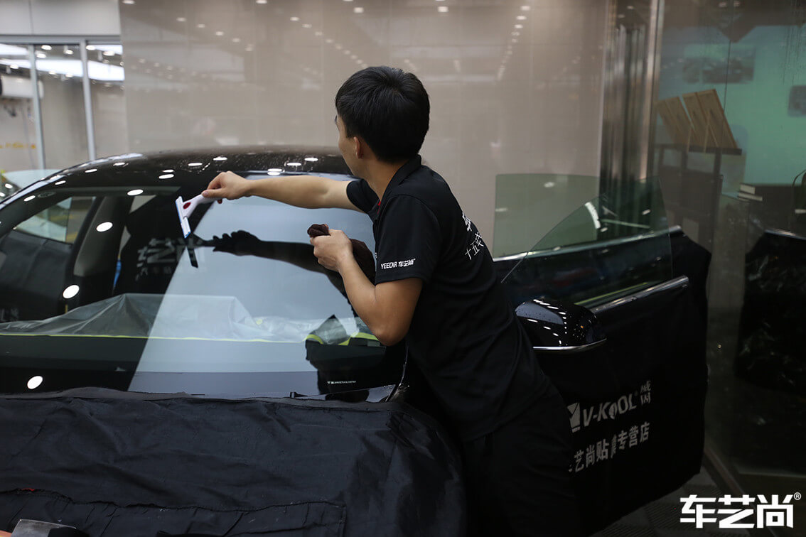 特斯拉Model 3施工威固隔熱膜施工流程細(xì)節(jié)圖展示圖（5）