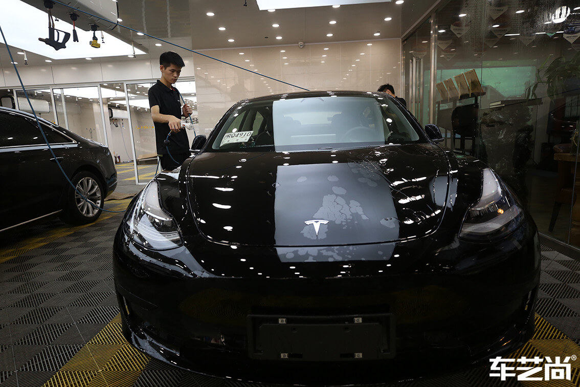 特斯拉Model 3施工威固隔熱膜施工流程細(xì)節(jié)圖展示圖（2）
