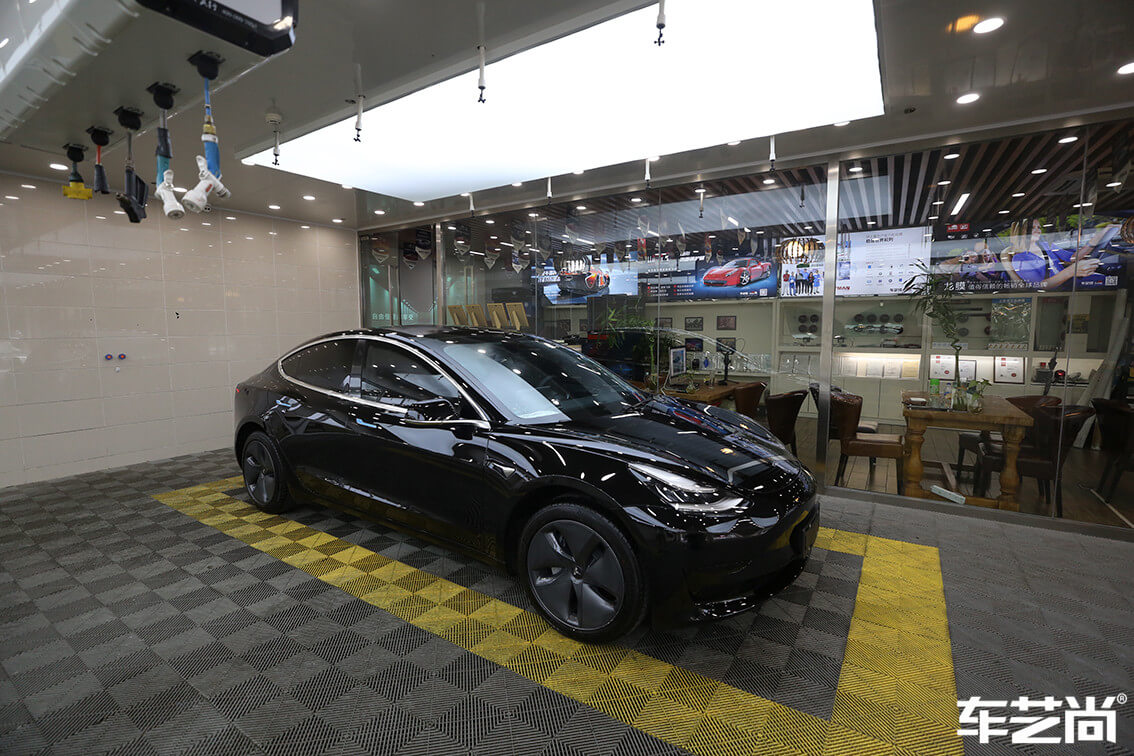 特斯拉Model 3施工威固隔熱膜施工流程細(xì)節(jié)圖展示圖（15）