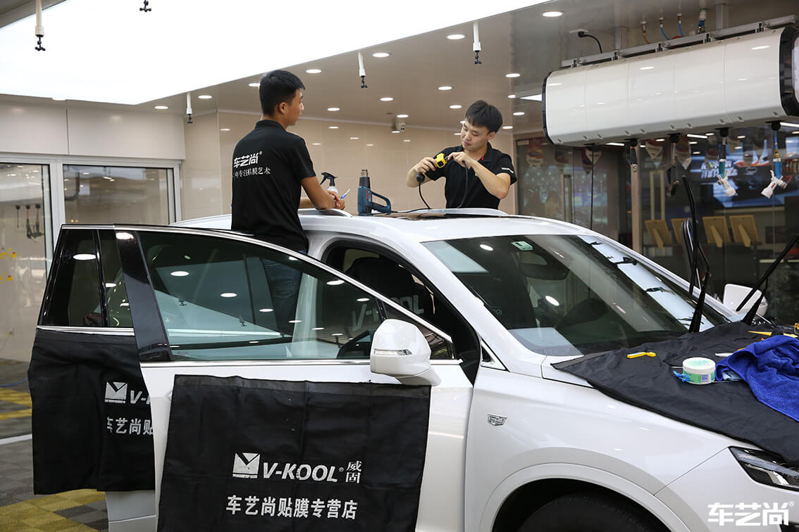 凱迪拉克裝貼威固隔熱膜，施工流程展示（9）