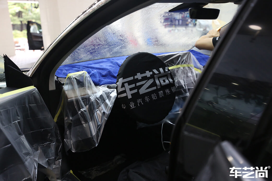 特斯拉Model 3施工威固隔熱膜施工流程細(xì)節(jié)圖展示圖（8）