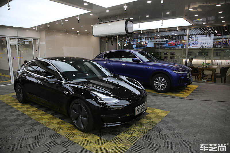 特斯拉Model 3隱形車衣施工效果展示（右側(cè)圖）