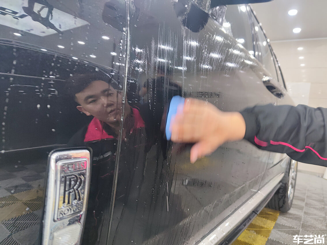 勞斯萊斯庫(kù)里南在車藝尚杭州旗艦店施工流程展示（6）