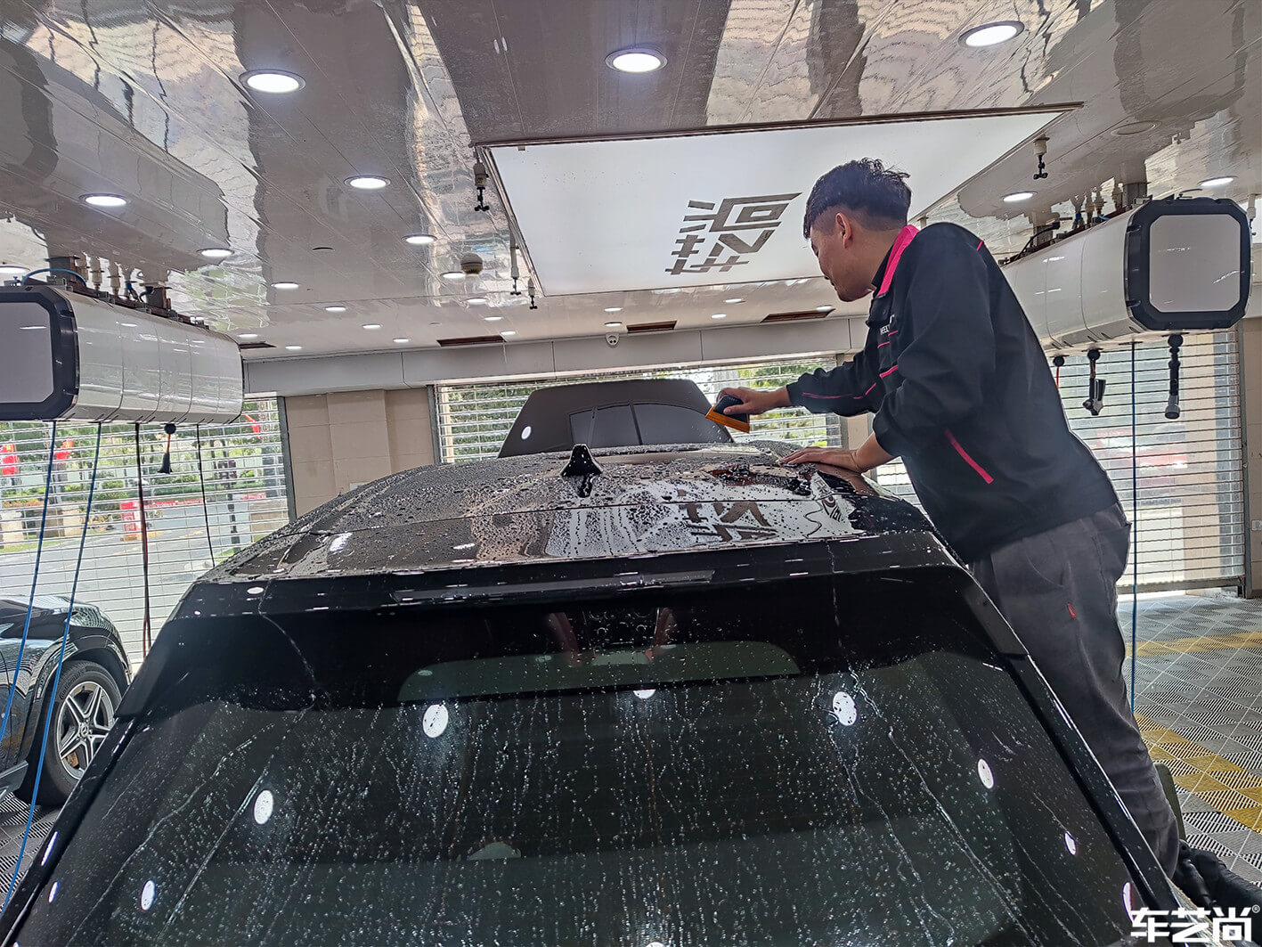 勞斯萊斯庫(kù)里南在車藝尚杭州旗艦店施工流程展示（12）