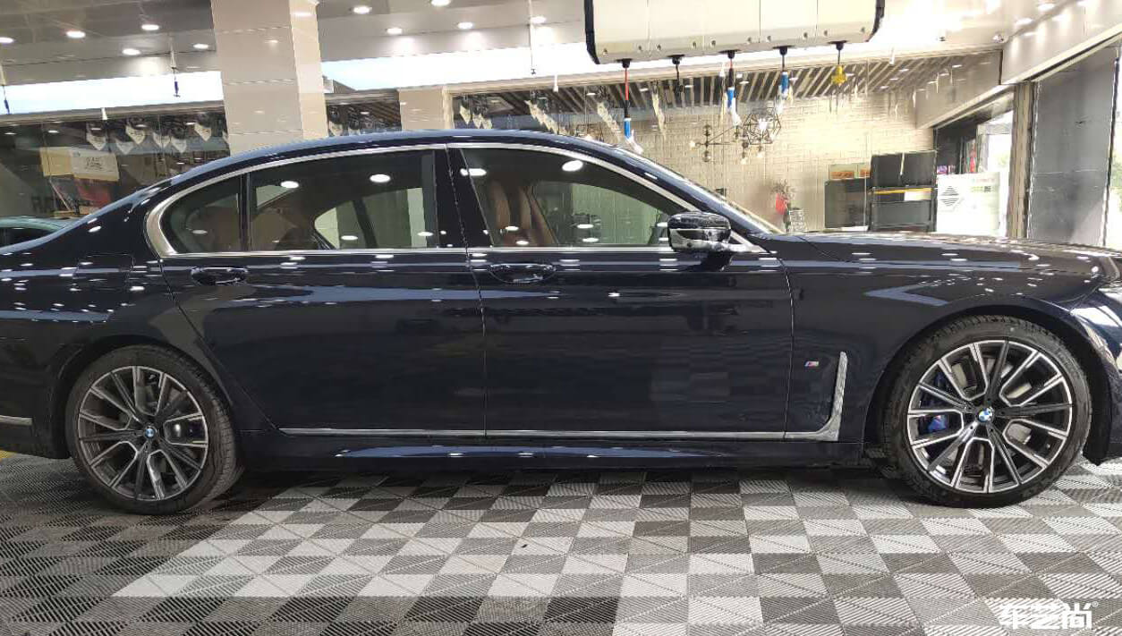寶馬7系裝貼威固隱形車衣，施工流程展示（14）