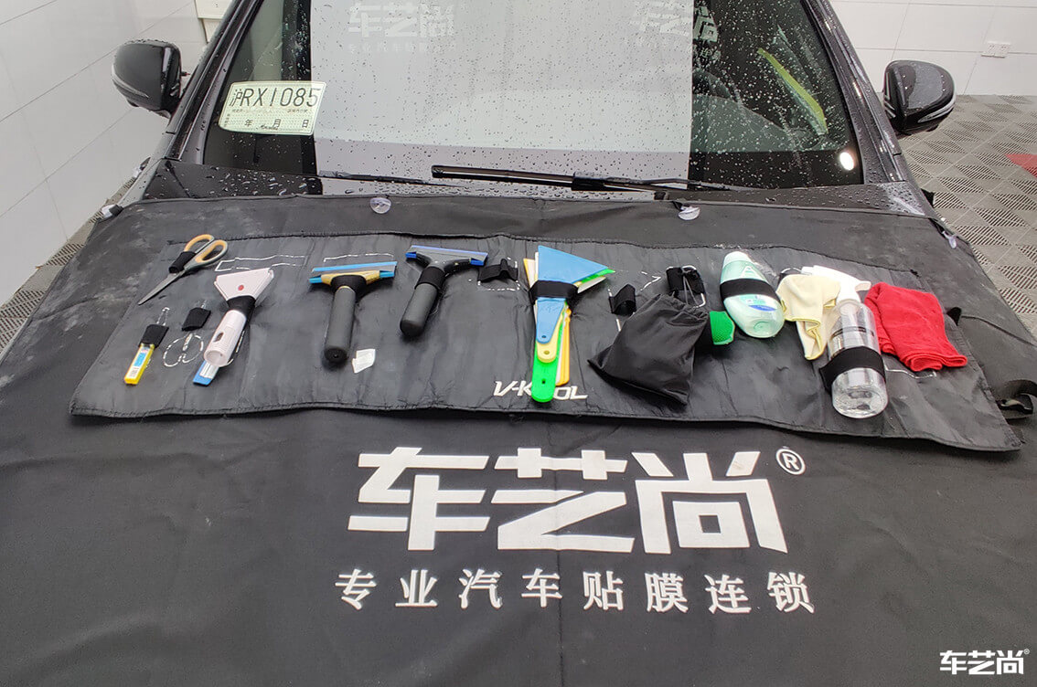 奔馳E300L施工威固漆面保護膜案例流程展示（2）