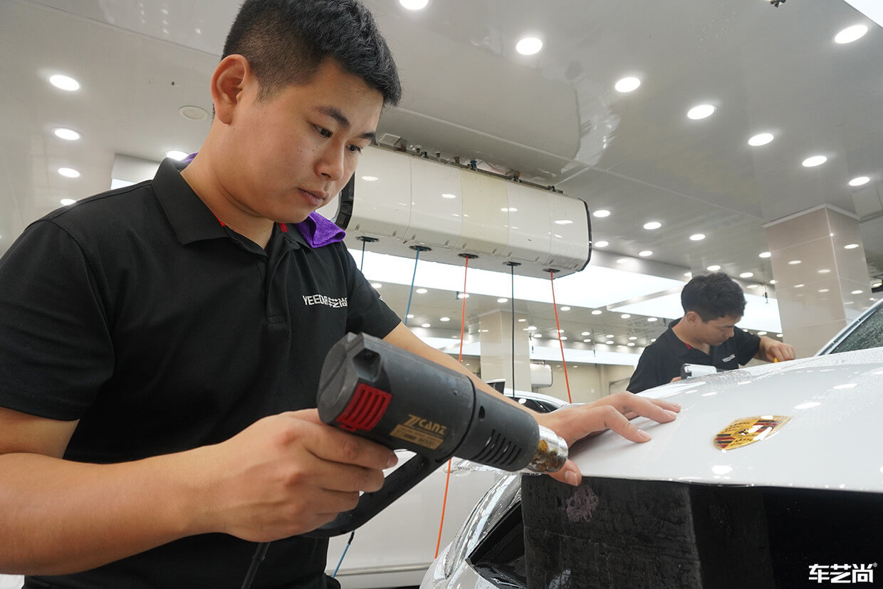 保時捷卡宴裝貼威固隱形車衣，施工流程展示（12）