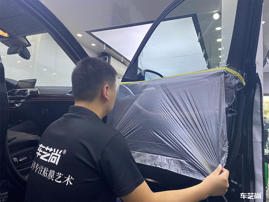 寶馬X3在車藝尚裝貼威固隔熱膜施工流程展示（3）