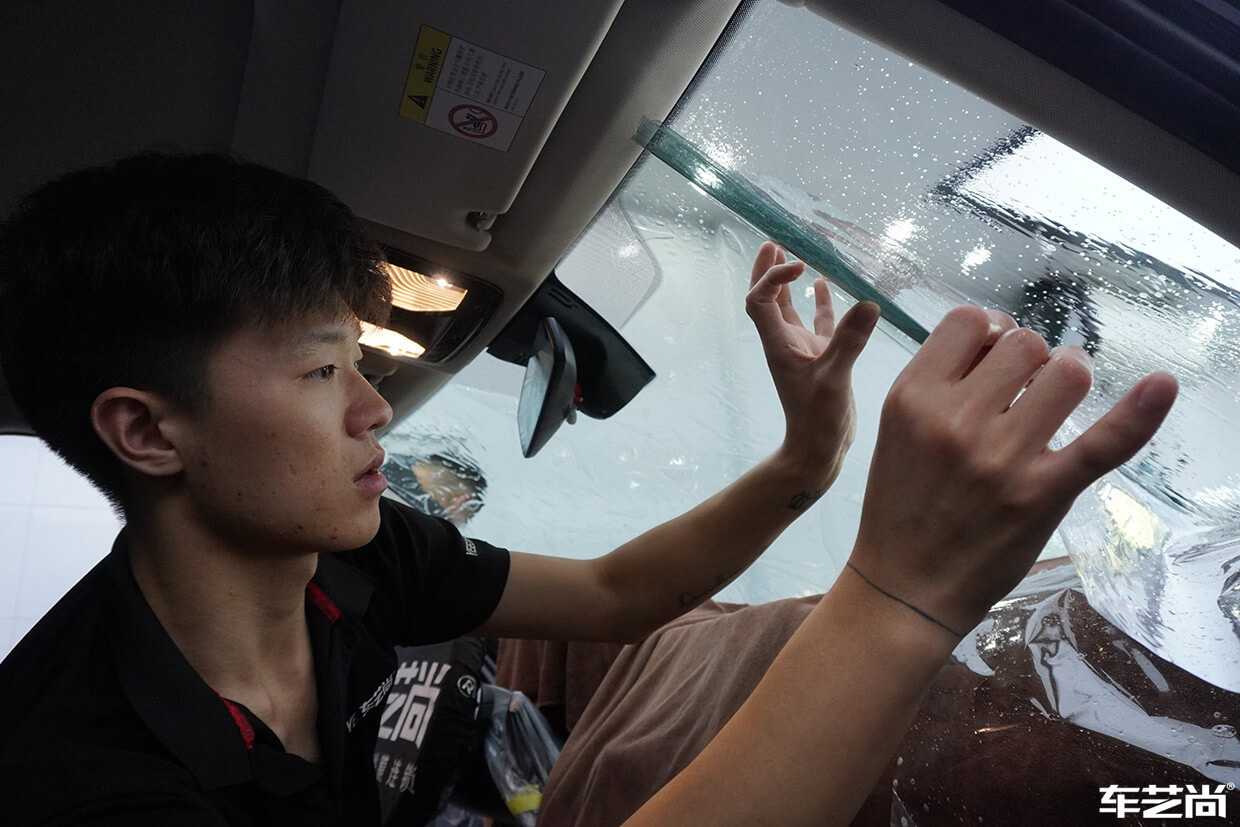 寶馬3系裝貼威固隔熱膜，施工流程展示（11）