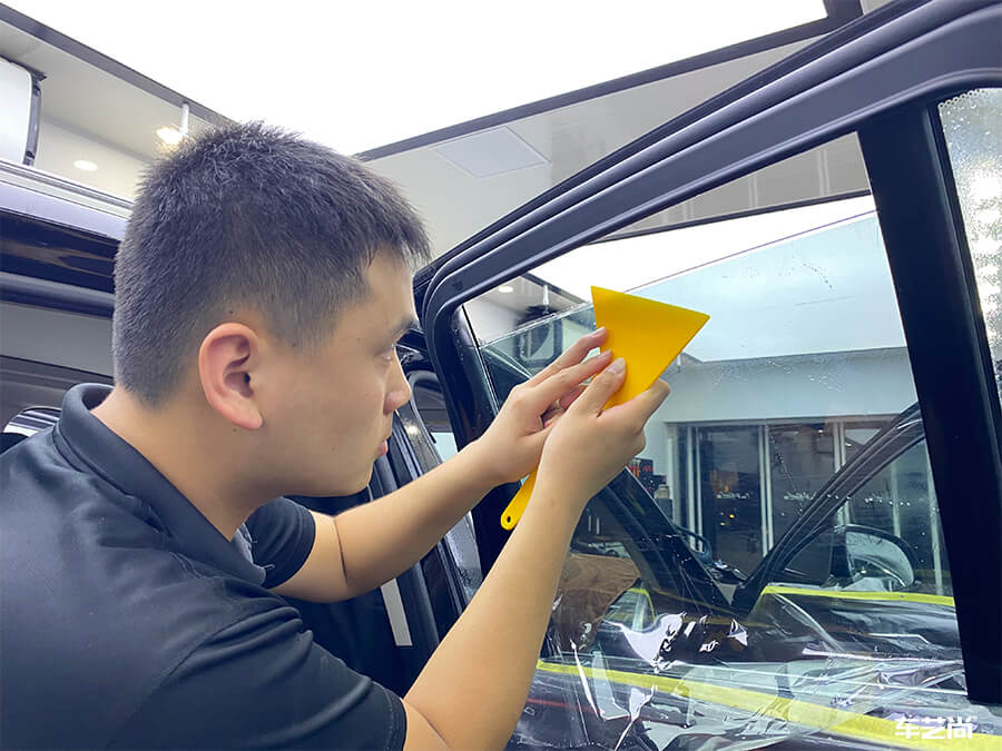 寶馬X3在車藝尚裝貼威固隔熱膜施工流程展示（10）