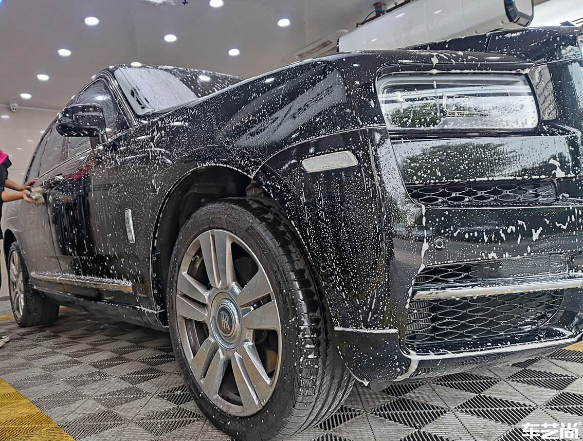 勞斯萊斯庫(kù)里南在車藝尚杭州旗艦店施工流程展示（3）