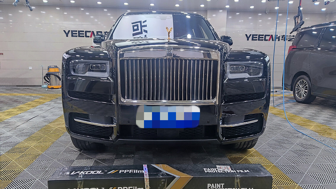車藝尚杭州旗艦店裝貼勞斯萊斯庫(kù)里南，施工流程展示