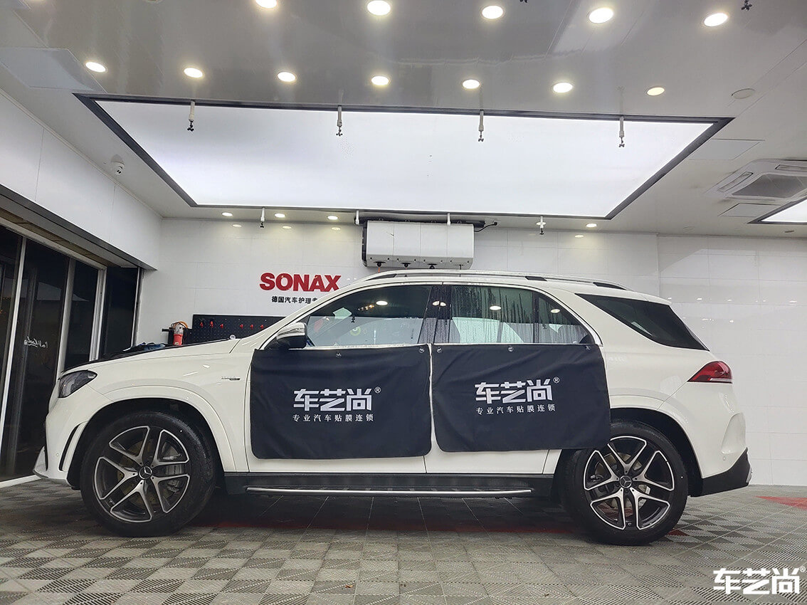 奔馳裝貼威固隔熱膜 車藝尚御水店施工（4）