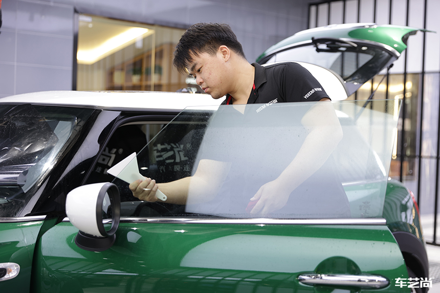 寶馬mini施工隔熱膜，體驗“非一般”的保護（4）