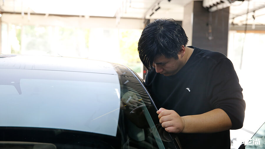 特斯拉Model 3施工威固隔熱膜，施工流程展示（3）