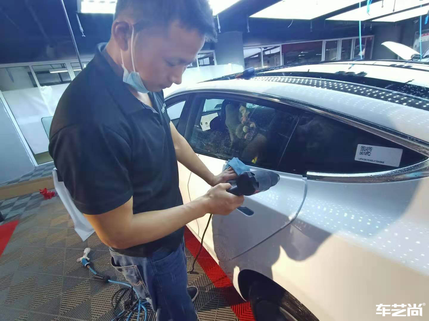 特斯拉Model 3施工威固隱形車衣，施工流程（10）