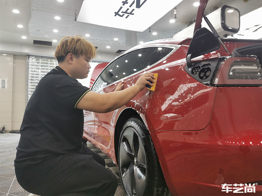 特斯拉Model 3施工威固隔熱膜案例流程展示（8）