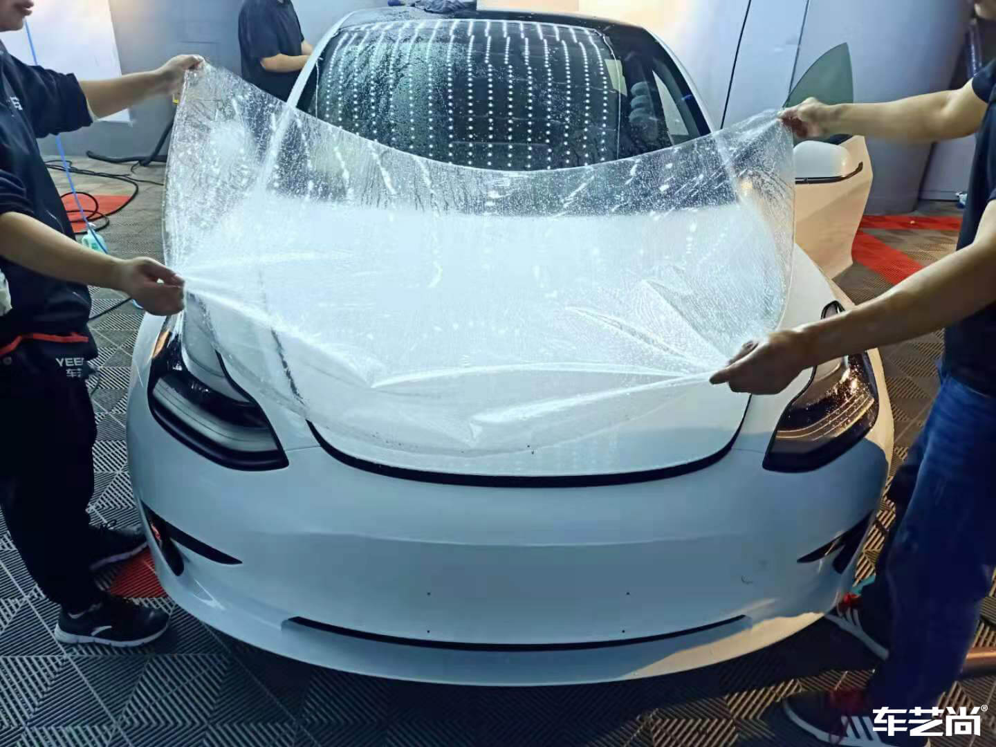 特斯拉Model 3施工威固隱形車衣，施工流程（8）