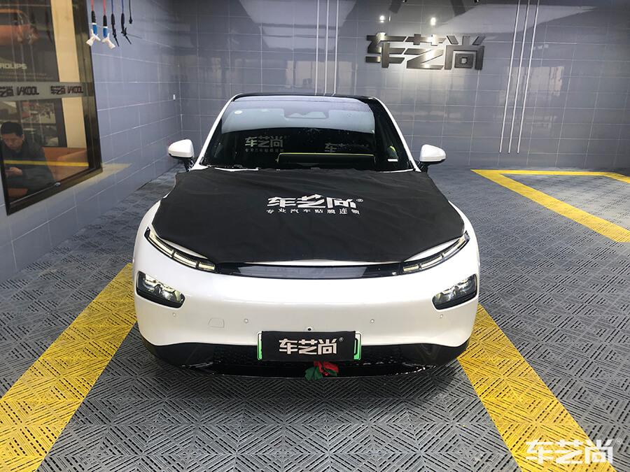 小鵬 P7極致防護(hù)，選擇車藝尚施工威固隔熱膜（1）