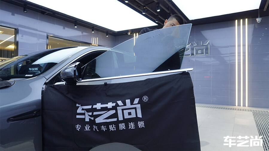 小鵬P7裝貼威固隔熱膜，施工流程展示（5）