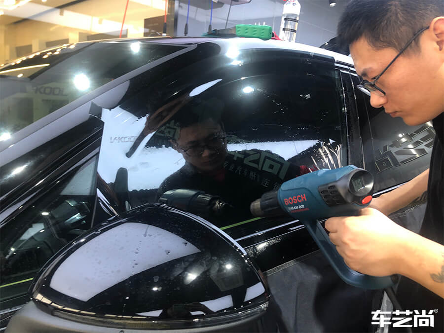 保時(shí)捷卡宴為什么選擇車藝尚施工玻璃膜？（8）